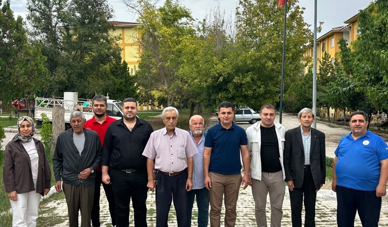 Camiler ve Din Görevlileri Haftası kapsamında, dini gün ve gecelerde bizleri yalnız bırakmayan, huzurevi sakinlerimizle bir araya gelerek manevi sohbetleriyle gönüllerimize dokunan kıymetli hocamıza, bu kez biz ziyaret gerçekleştirdik.