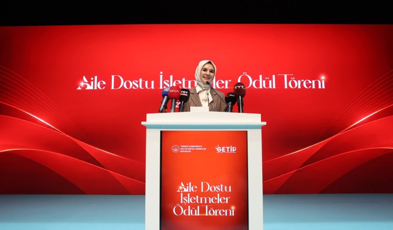 Bakanımız Göktaş, Kocaeli'de "Aile Dostu İşletmeler Ödül Töreni"nde konuştu