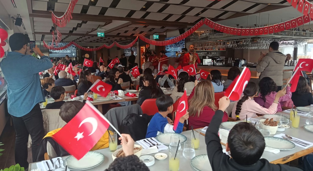 Cumhuriyet Bayramı Coşkusunu Üç Nesil Bir Arada Yaşadık