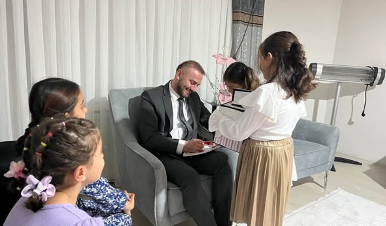 Gönüllere dokunmak, tebessüm olmak...