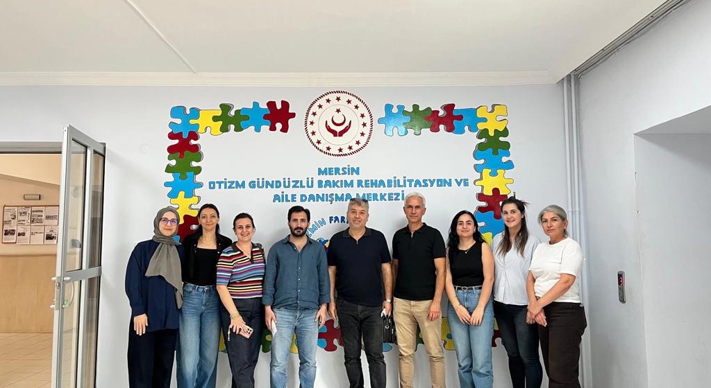 İl Müdürlüğümüz Engelli ve Yaşlı Hizmetleri Şube Müdürümüz İbrahim Gürgah ve birim personellerimiz ile birlikte Otizm Gündüzlü bakım merkezi kuruluşumuzda bir araya gelindi.  Gerçekleştirilen ziyarette kuruluşumuzda yürütülen çalışmalar, sunulan hizmetler ve hizmet kalitesinin artırılmasına yönelik değerlendirmelerde bulunuldu.