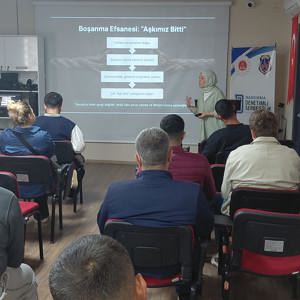 Aile Eğitim Programı kapsamında, Bandırma Sosyal Hizmet Merkezi Müdürlüğümüzdeki alanında uzman çalışma arkadaşımız tarafından Bandırma Denetimli Serbestlik Müdürlüğündeki yükümlülere yönelik "Aşk ve Sevgi" konulu eğitim gerçekleştirildi. - fotoğraf 2