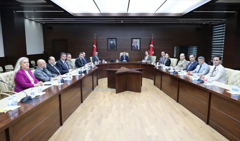 Valimiz Sayın Dr. Numan Hatipoğlu Başkanlığında Okul Güvenliği Toplantısı Gerçekleştirildi