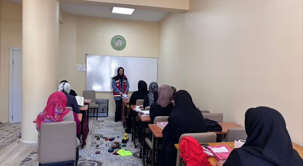 Mescid-i Aksa Kur’an Kursu’nda Kadına Yönelik Şiddetle Mücadele ve Meme Kanserinde Erken Teşhis Eğitimi Gerçekleştirildi