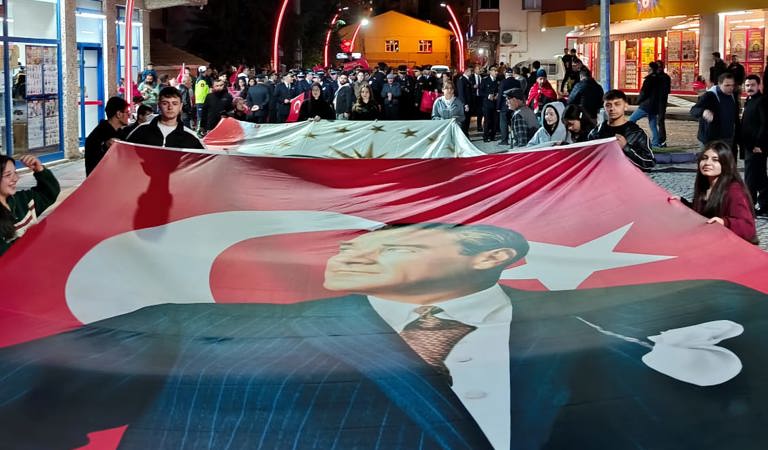 Cumhuriyetimizin 103. Yılı Fener Alayı Coşkusuyla Kutlandı