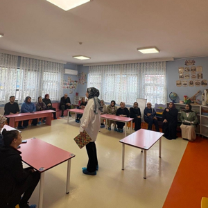Kartepe’de Velilere Aile İçi İletişim ve Kadına Yönelik Şiddetle Mücadele Eğitimi Verildi - fotoğraf 1