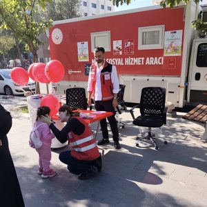 Mobil sosyal hizmet aracımızla sahada, çocuklarımızın yüzünde tebessüm var! - fotoğraf 2
