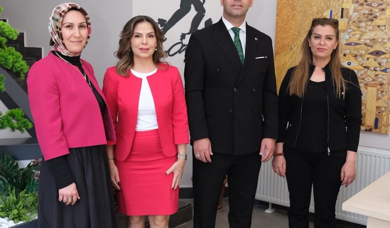 İl Müdürümüz Sayın Umut Zeybek’ten Cemiyet Dergisi Genel Yayın Yönetmeni Sayın Didem Gözütok’a Ziyaret