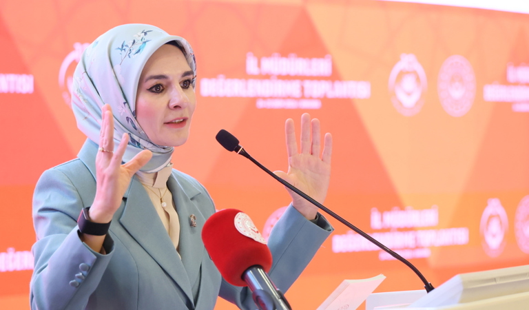 Aile ve Sosyal Hizmetler Bakanımız Göktaş'tan il müdürlerine sahada aktif yönetim ve habersiz denetim talimatı