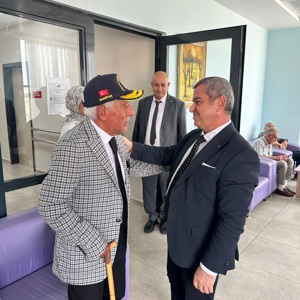 Valimiz Sayın Mehmet Fatih Serdengeçti, 1 Ekim Dünya Yaşlılar Günü vesilesiyle Kadirli Huzurevimizi ziyaret ederek ömürlerini ailelerine, memleketlerine ve milletimize adamış kıymetli büyüklerimizle bir araya geldi. - fotoğraf 6
