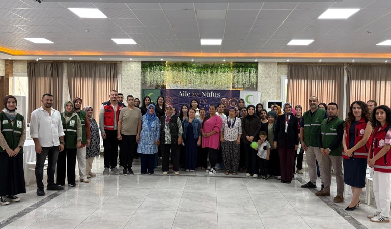 DESTEK BİZDEN, İLK ADIM SENDEN  Sosyal Hizmet Merkezimizden hizmet alan kadınlara yönelik, Yeşilay Kadirli İlçe Temsilciliği iş birliğinde Bağımlılıkla Mücadele Farkındalık ve Güçlendirme çalışması gerçekleştirilmiştir.