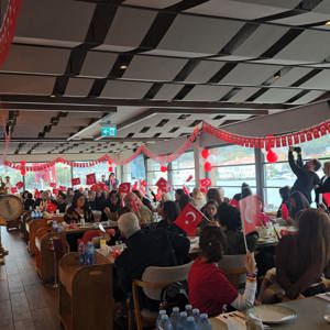Cumhuriyet Bayramı Coşkusunu Üç Nesil Bir Arada Yaşadık - fotoğraf 1