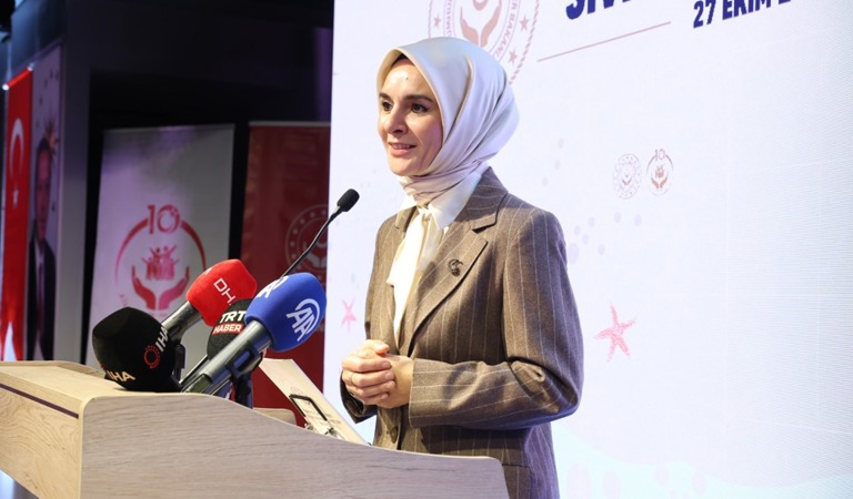 Aile ve Sosyal Hizmetler Bakanımız Göktaş, "Koruyucu Aile Hizmeti Sivil Toplum Buluşması"nda konuştu