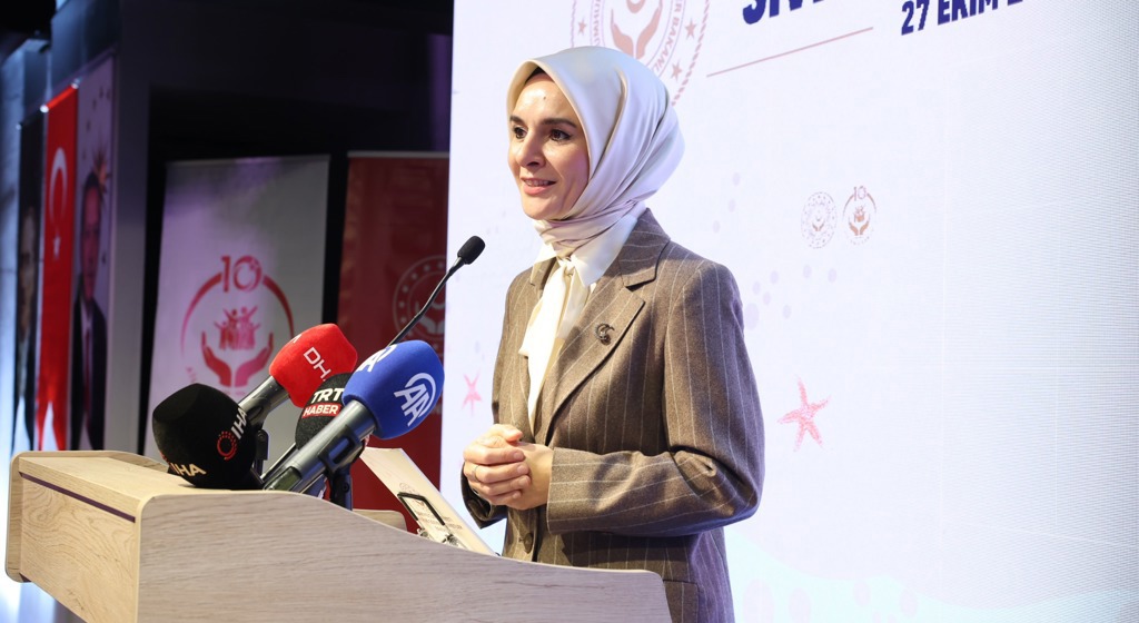 Aile ve Sosyal Hizmetler Bakanımız Göktaş, "Koruyucu Aile Hizmeti Sivil Toplum Buluşması"nda konuştu