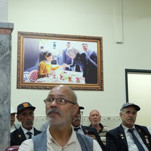 Halk Ozanları ve Gazilerden Huzurevi Sakinlerimize Anlamlı Ziyaret: Gönüllerince Eğlendiler - fotoğraf 3