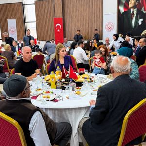 Hakkâri'de 19 Eylül Gaziler Günü: Kahramanlar İçin Yürüdüler, Aynı Sofrayı Paylaştılar - fotoğraf 4