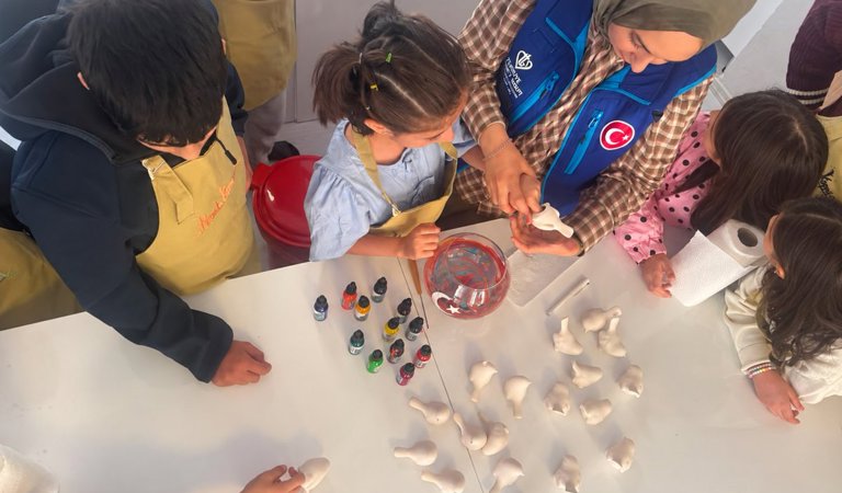 İyilik Var Hareketi Kapsamında Çocuklara Yönelik Ebru Sanatı Etkinliği