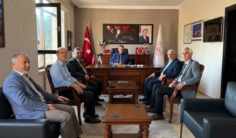 İlim Yayma Cemiyeti Karabük Şube Başkanı İsmail Kökcü ve beraberindeki yönetim kurulu üyeleri, İl Müdürümüz Sayın Sami ÇİFT’i makamında ziyaret etti.