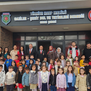 “Çocuk ve Vatan Kahramanları Buluşması” Yeniden Gerçekleştirildi - fotoğraf 1